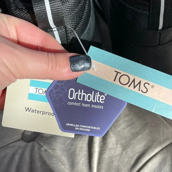 TOMS Boots - Picture 5 of 11